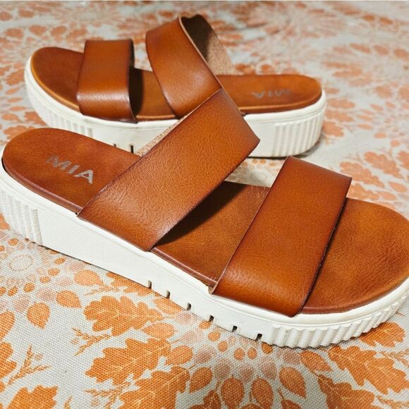 MIA Brown and White Sandals with Wide Strap - Picture 6 of 9